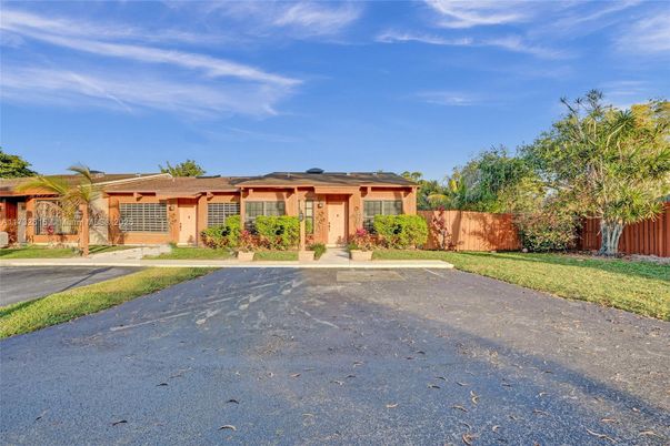 Backyard, Exterior, Facade, Ranch