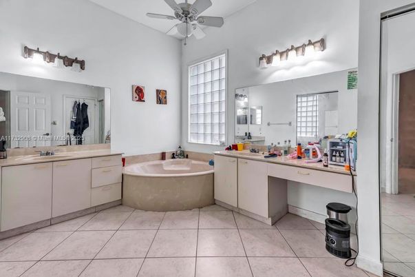 Bathroom, Dual Sink Vanities, Interior