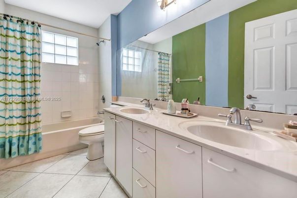 Bathroom, Dual Sink Vanities, Interior