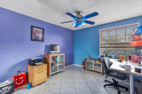 Home Office, Interior