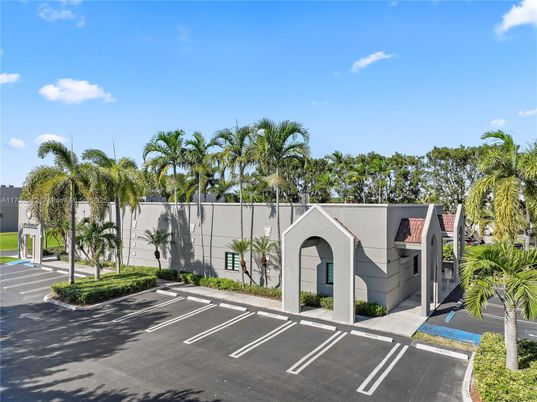 Exterior, Facade, None