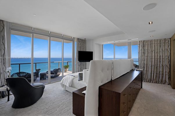 Bedroom, Interior, Recessed Lighting, Water