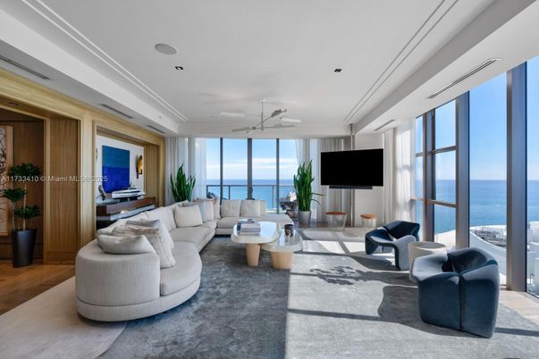 Interior, Living room, Recessed Lighting, Water, Wood Texture Flooring
