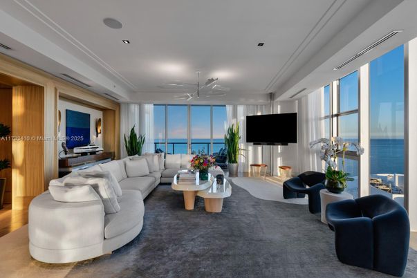 Interior, Living room, Recessed Lighting, Water