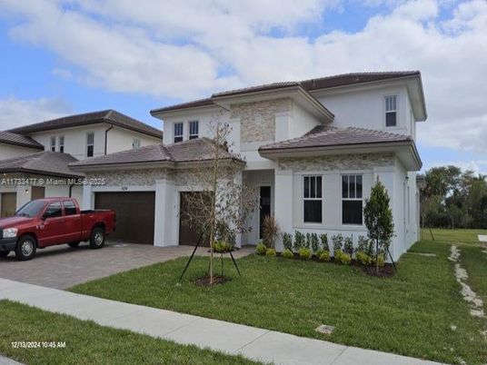 Attached, Exterior, Facade, Mediterranean