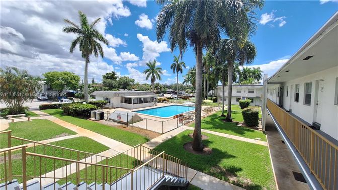 Exterior, Pool