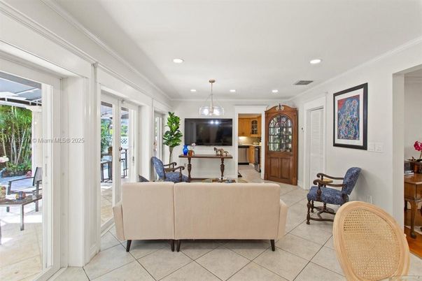 Interior, Living room, Pendant Lights, Recessed Lighting
