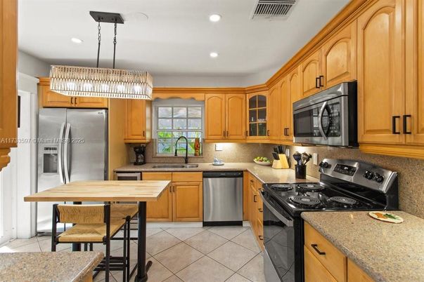 Chandelier, Interior, Kitchen, Recessed Lighting, Stainless Steel Appliances