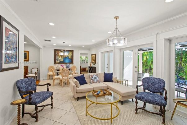 Chandelier, Dining room, Interior, Living room, Pendant Lights, Recessed Lighting