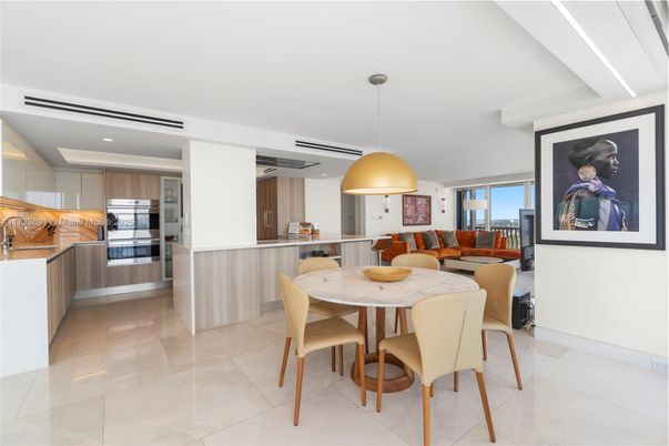 Dining room, Interior, Kitchen, Living room, Pendant Lights, Recessed Lighting, Stainless Steel Appliances