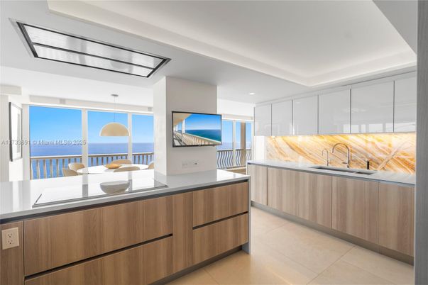 Interior, Kitchen, Recessed Lighting, Water