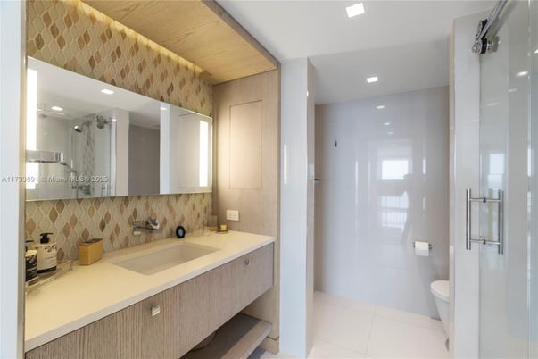 Bathroom, Interior, Recessed Lighting