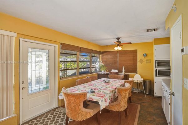 Dining room, Interior