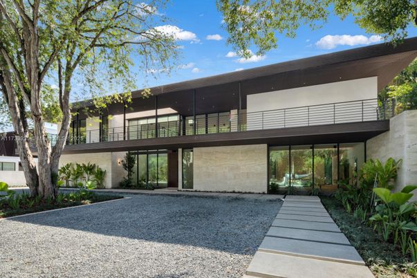 Exterior, Facade, Modern