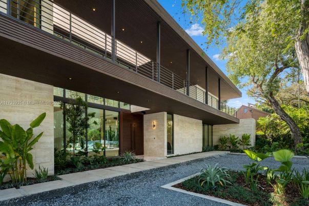 Exterior, Facade, Modern