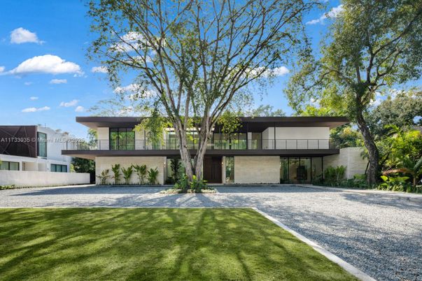 Backyard, Exterior, Facade, Modern