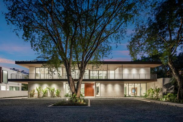 Backyard, Exterior, Facade, Modern