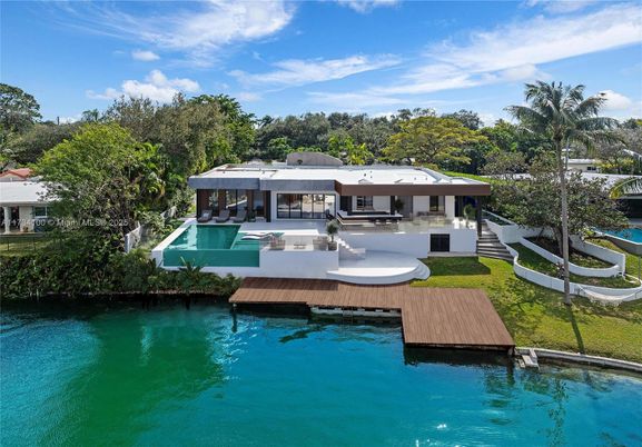 Exterior, Lake
