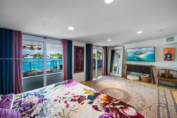 Bedroom, Interior, Recessed Lighting, Water