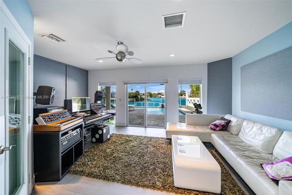 Interior, Kitchen, Living room, Recessed Lighting, Water