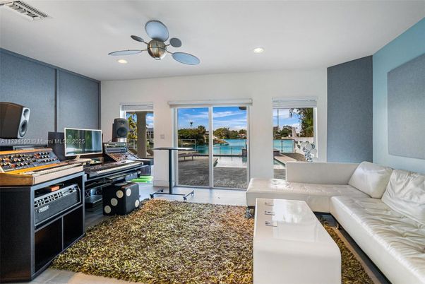 Interior, Living room, Recessed Lighting, Water