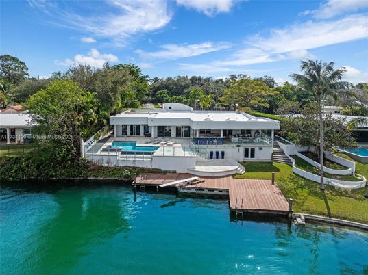 Exterior, Lake