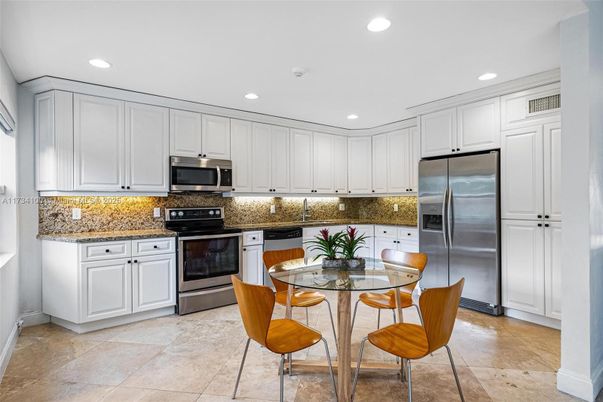 Dining room, Interior, Kitchen, Recessed Lighting, Stainless Steel Appliances