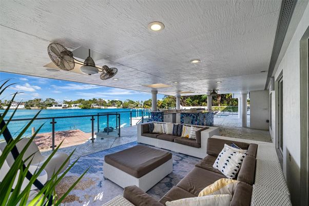 Exterior, Recessed Lighting, Water