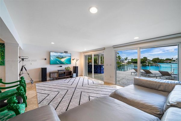 Bedroom, Interior, Recessed Lighting, Water