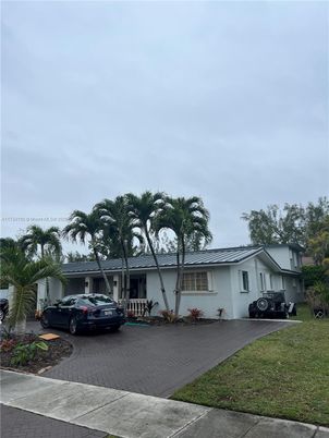 Exterior, Facade, Ranch