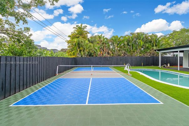 Exterior, Tennis Courts