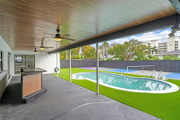 Exterior, Pool