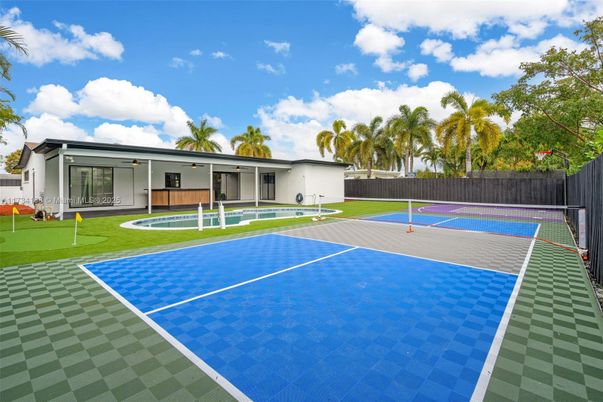 Exterior, Tennis Courts