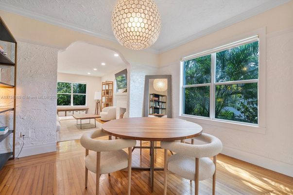 Chandelier, Dining room, Interior, Recessed Lighting, Wood Texture Flooring