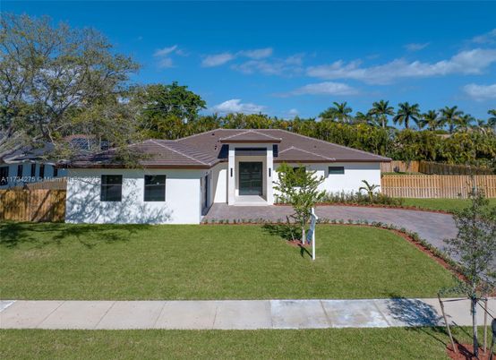 Backyard, Exterior, Facade, Ranch