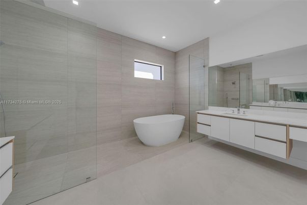 Bathroom, Dual Sink Vanities, Free Standing Baths, Glass Shower, Interior, Recessed Lighting