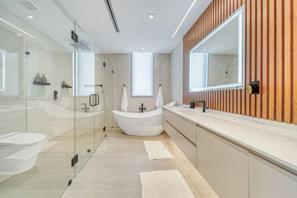 Bathroom, Dual Sink Vanities, Free Standing Baths, Glass Shower, Interior, Recessed Lighting