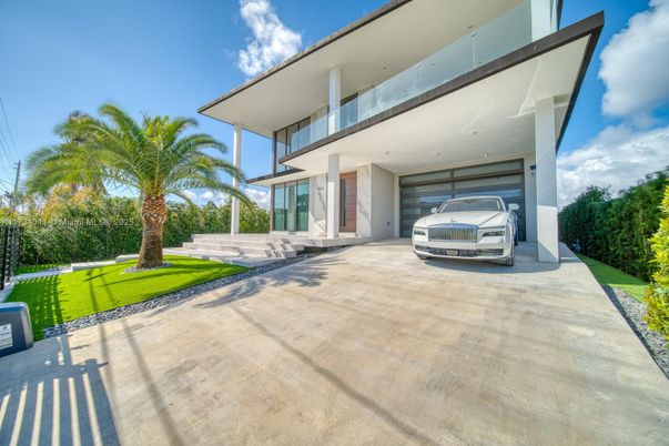 Attached, Exterior, Facade, Modern