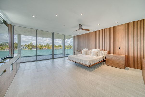 Interior, Recessed Lighting, Water, Wood Texture Flooring