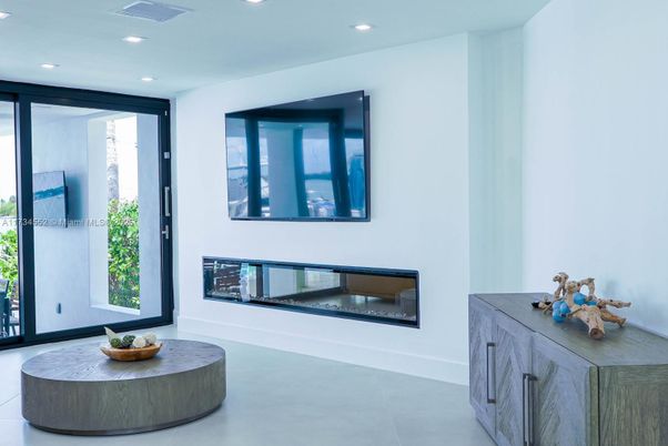 Fireplace, Interior, Recessed Lighting