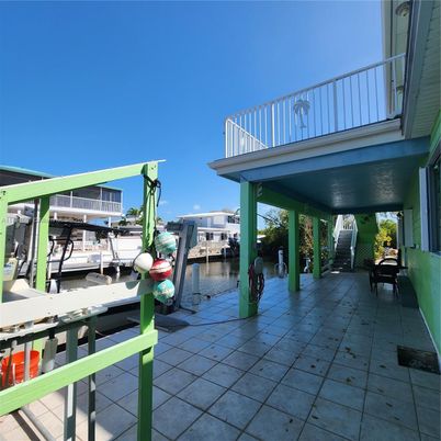 Exterior, Lake