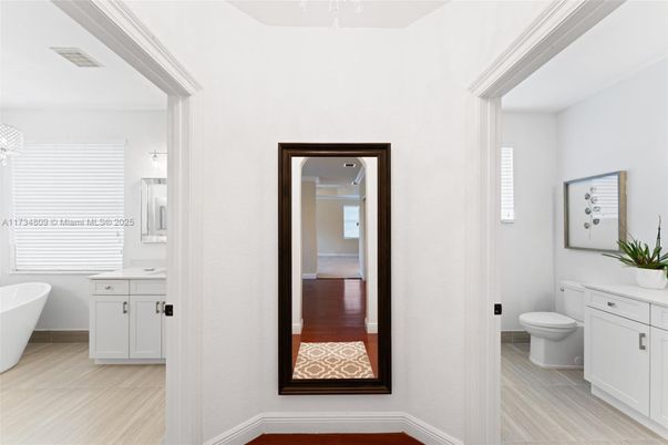 Bathroom, Free Standing Baths, Interior