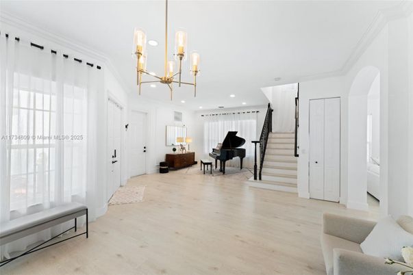 Chandelier, Interior, Pendant Lights, Piano, Recessed Lighting, Wood Texture Flooring