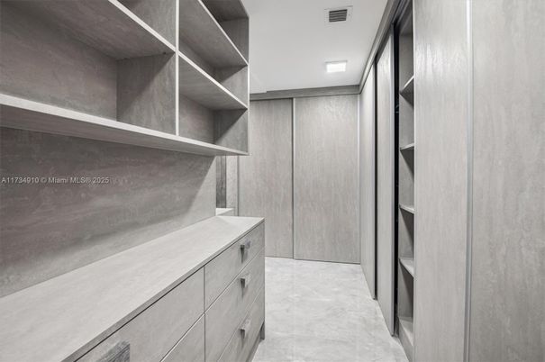 Interior, Walk-in Closets