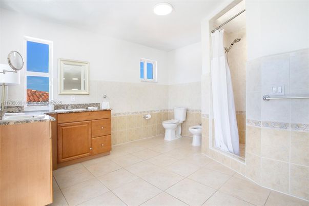 Bathroom, Interior, Recessed Lighting
