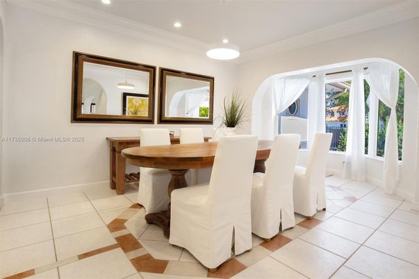 Dining room, Interior, Pendant Lights, Recessed Lighting