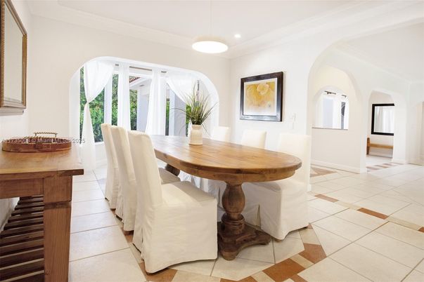Dining room, Interior, Pendant Lights, Recessed Lighting