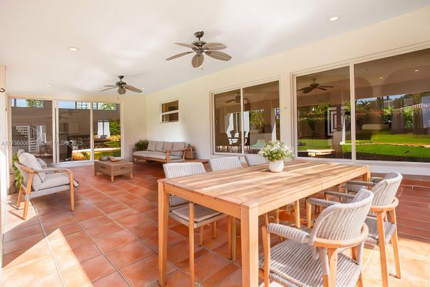 Dining room, Exterior, Recessed Lighting