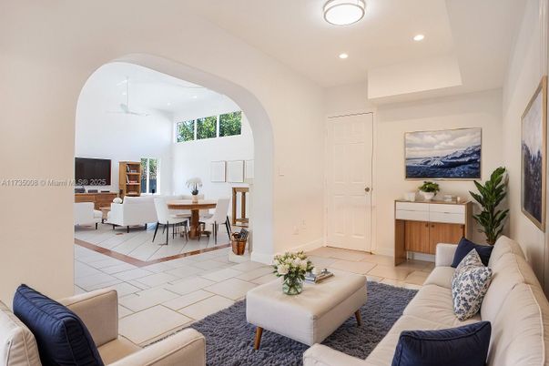 Dining room, Interior, Living room, Recessed Lighting