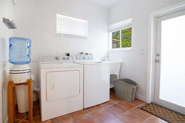 Interior, Washer